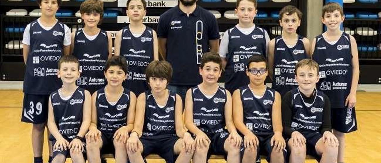 Por la izquierda, los equipos alevín D masculino, infantil A femenino e infantil B femenino.