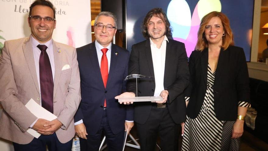 Salva Reina recibió su reconocimiento en la Feria de Turismo de Madrid.