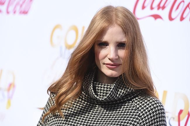 Jessica Chastain, con un look con pata de gallo