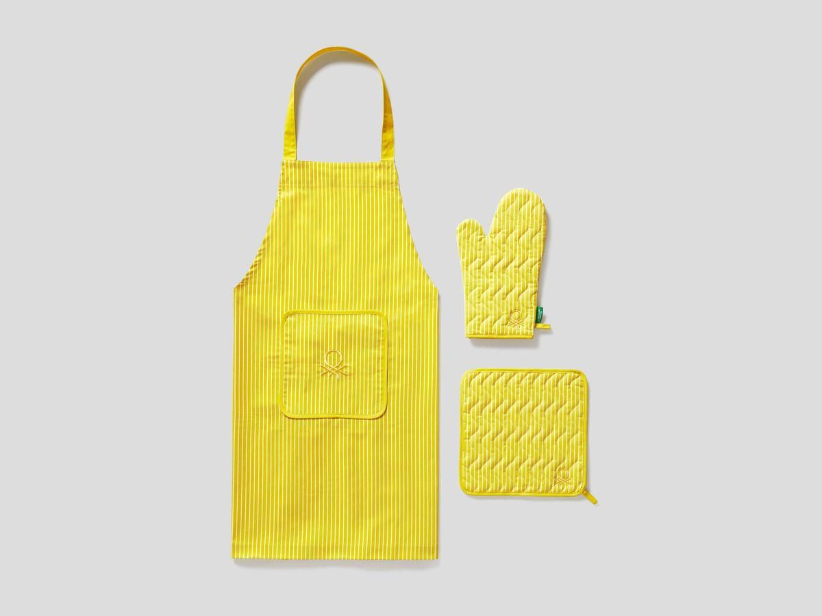 Juego de cocina amarillo