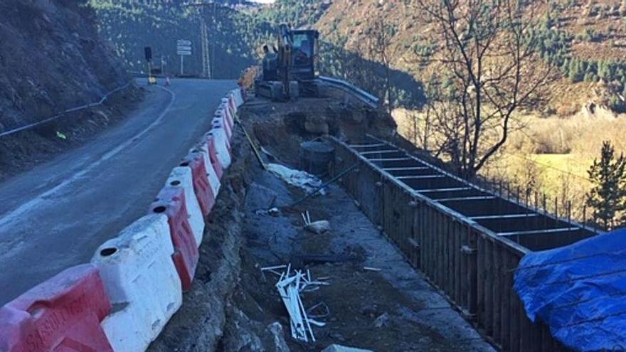 Les obres que ja s&#039;han iniciat a la carretera LV-4055 entre Martinet i Montellà a causa d&#039;un esboranc