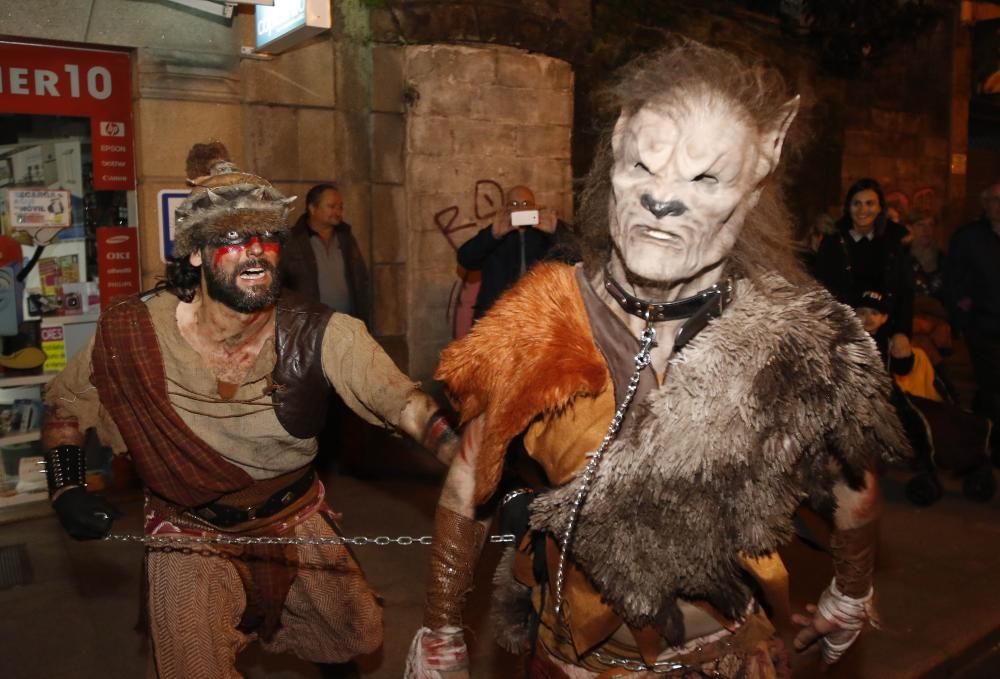 La villa celebra en un mismo día el desfile de comparsas, el concurso de disfraces y la quema del Meco.