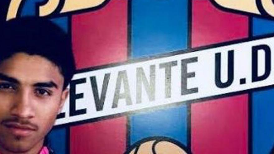 Un futbolista salvadoreño suena para el Levante