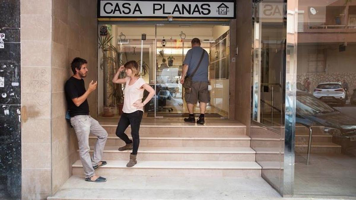 Casa Planas está situada en la Avinguda Sant Ferran de Palma