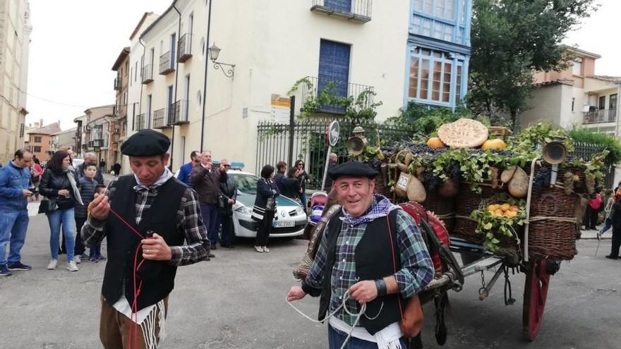 Desfile de carros de la Fiesta de la Vendimia en Toro.