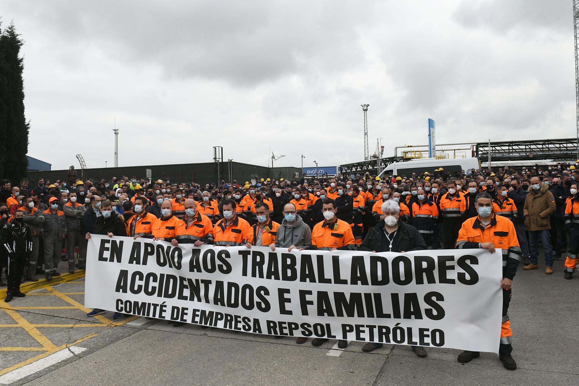 Repsol suspende los trabajos en la refinería en señal de duelo