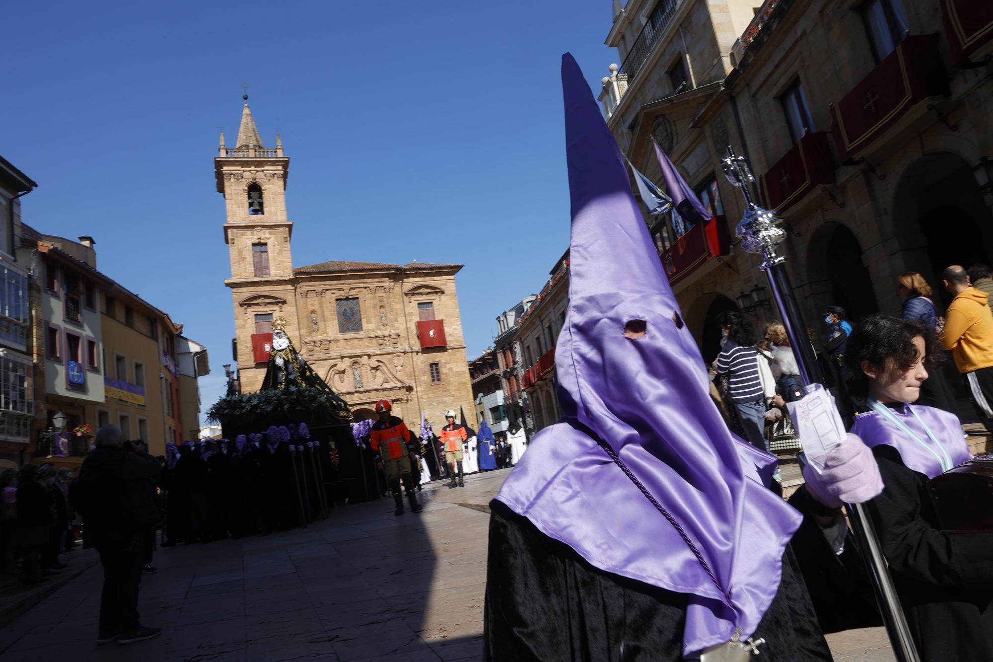 EN IMÁGENES: Así fue la procesión de la Soledad en la Semana Santa de Oviedo