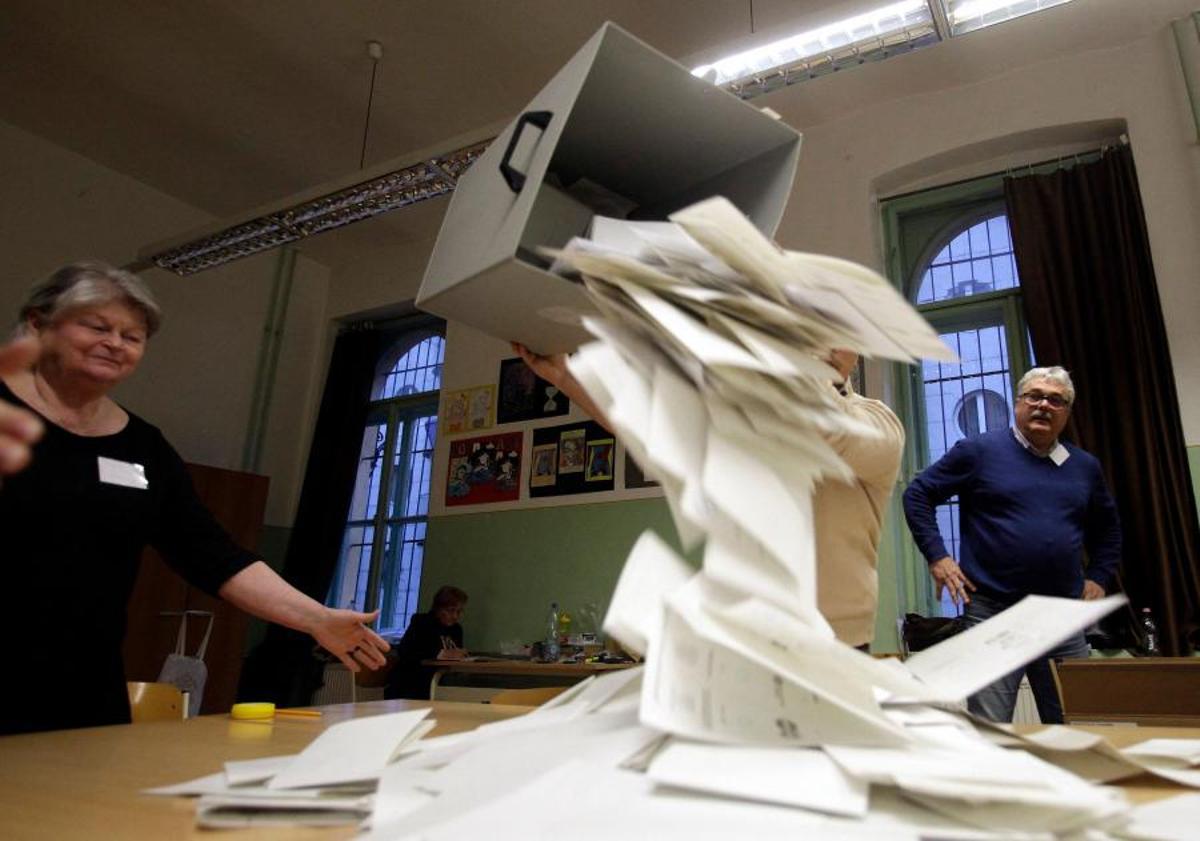 Peter Magyar , líder del partido opositorTisza, gana las elecciones en Hungría