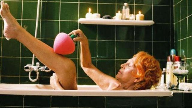 Pilar Bardem, en un fotograma de la película 'La vida empieza hoy', que aborda el tema del sexo en la madurez.