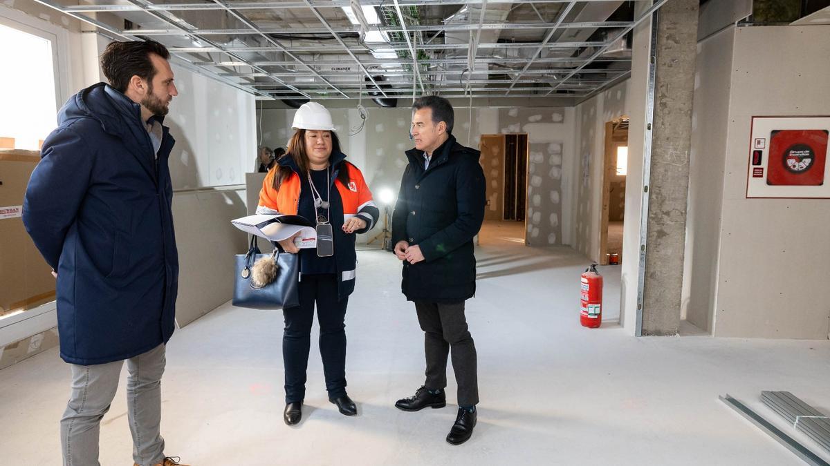 Rodrigo y Serrano, durante una visita a las obras.