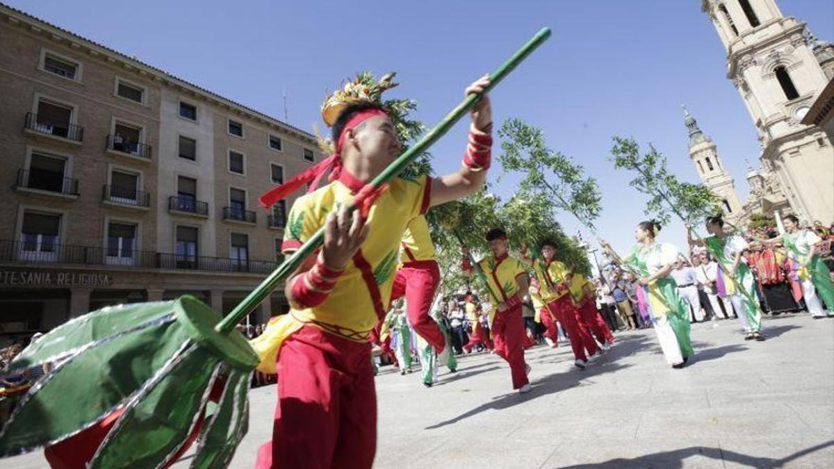 El Eifolk lleva más de 30 años llenando de color las calles de Zaragoza.