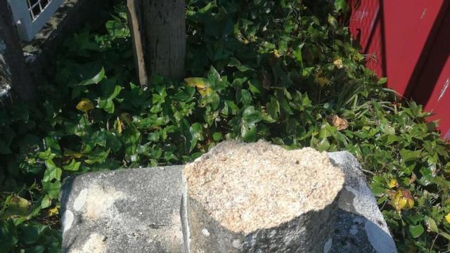 El cruceiro se rompió desde la misma base.