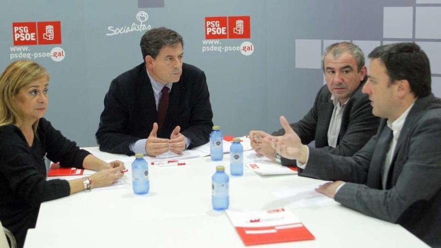 Carmela Silva, Besteiro, Darío Campos y González Formoso, ayer en la sede del PSdeG. // X. Álvarez