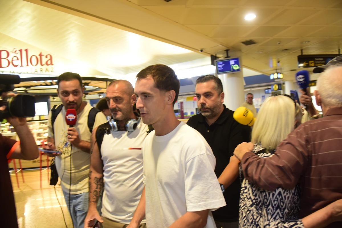 Llega Marc Casadó a A Coruña para incorporarse al Deportivo Llega Marc Casadó a A Coruña para incorporarse al Deportivo