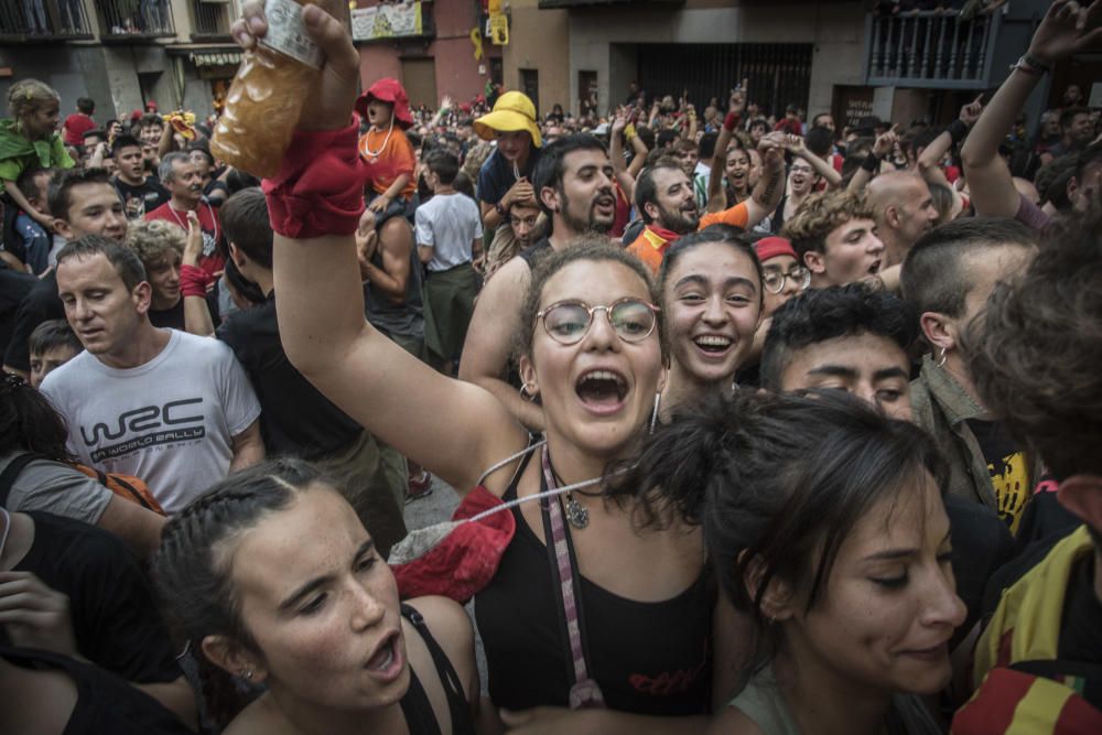 Berga estrena la Patum 2019 amb un passacarrers atapeït i calorós