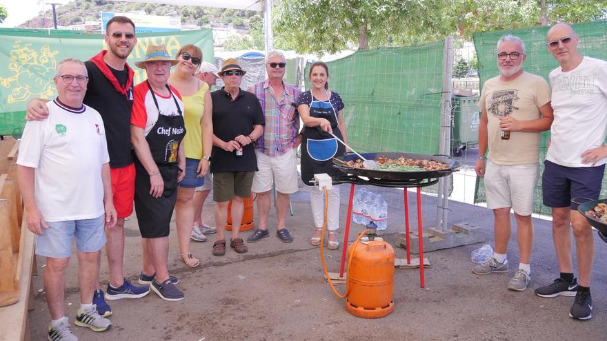 Las peñas de la Vall compiten por preparar la mejor paella