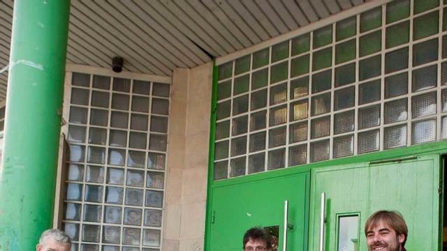 Familiares de los fugados y responsables de Podemos.