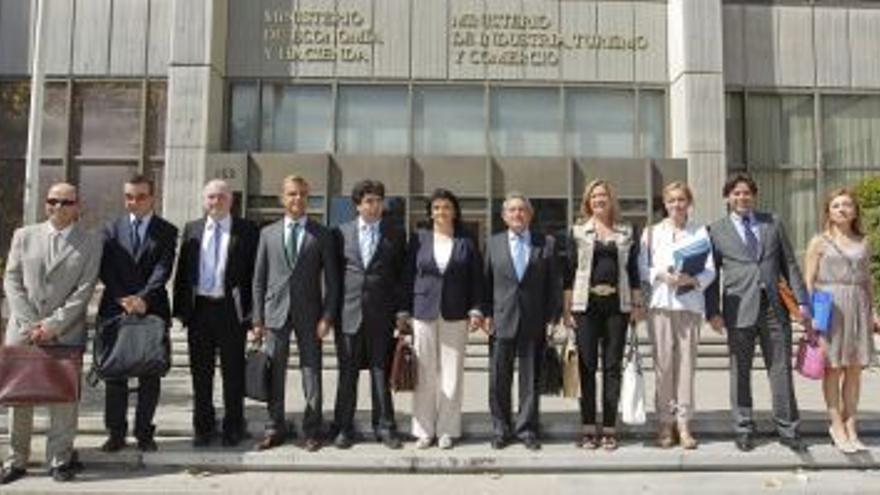 El Gobierno recurre al ICO para evitar la guerra con las comunidades del PP