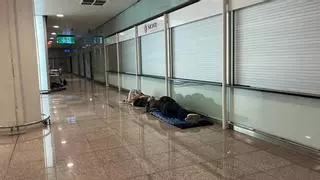 El Govern empieza un cribado para atender a los sintecho del aeropuerto de Barcelona