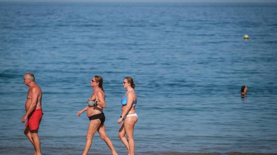 Nuevo récord: veranear en Canarias le sale a cada turista más de 1.700 euros