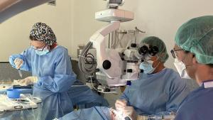 El Hospital público de Móstoles incorpora una de las plataformas quirúrgicas más avanzadas del mundo en cirugía ocular
