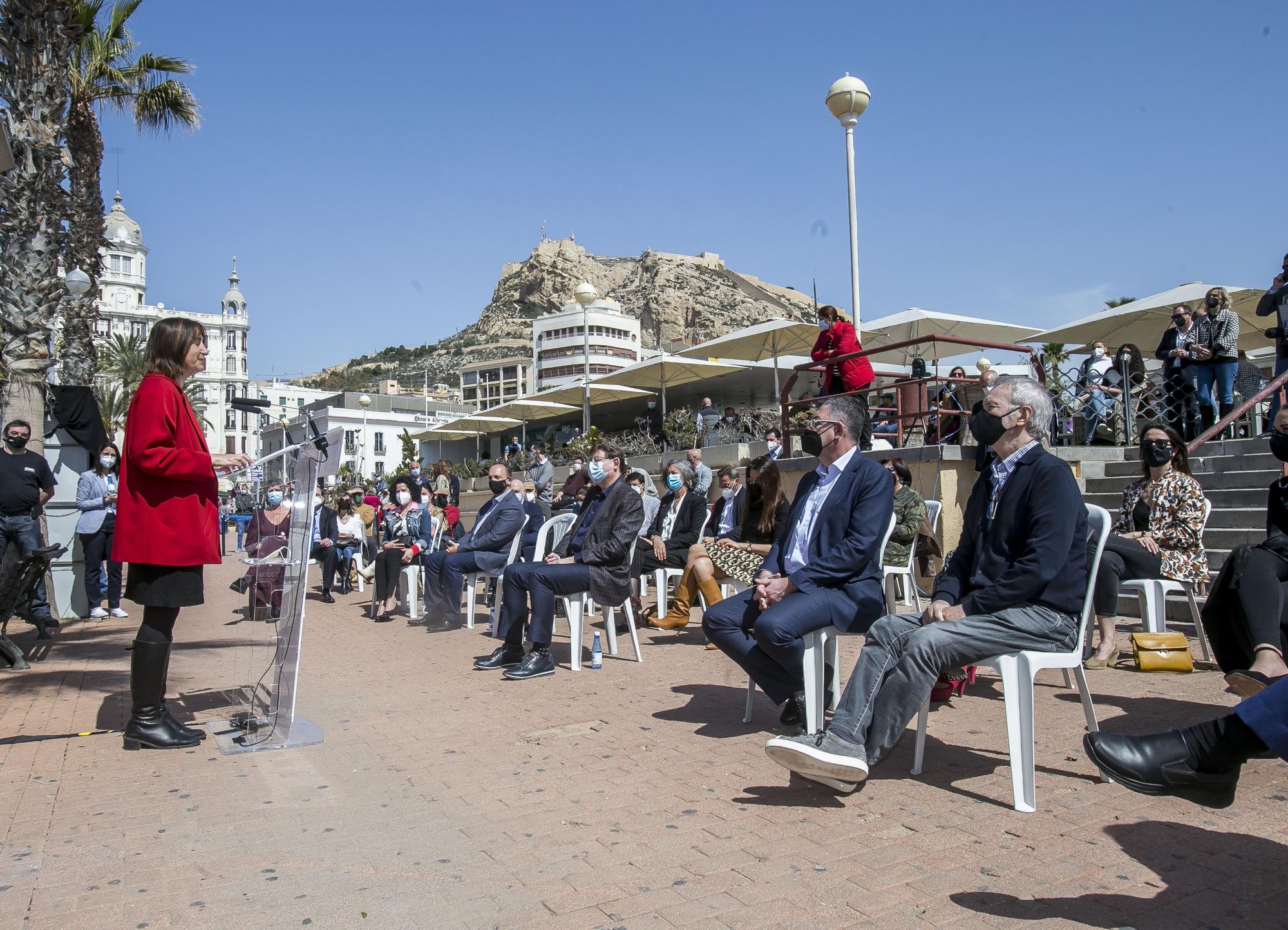 Homenaje a las víctimas de la Guerra Civil en el puerto de Alicante