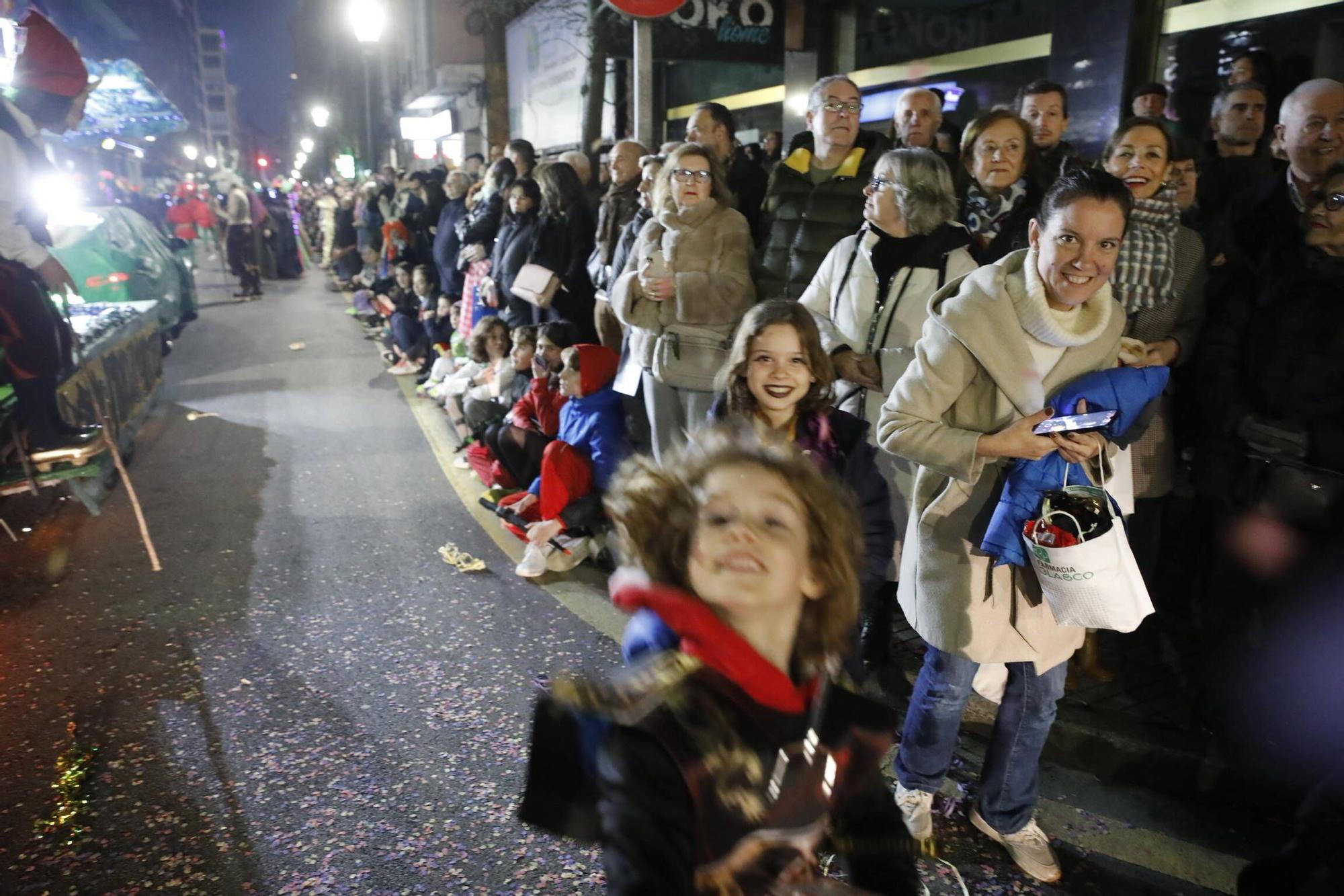 Así fue el multitudinario desfile del Antroxu de Gijón (en imágenes)