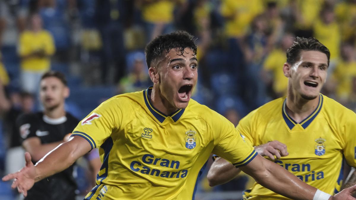 Ale García festeja su tanto ante el Andorra. En segundo término, Cristian Gutiérrez.