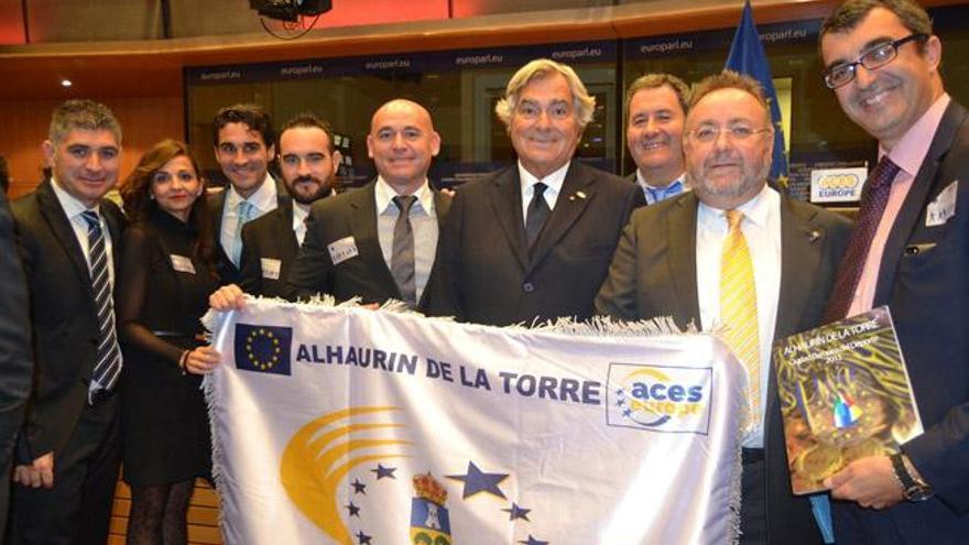 Entrega en Bruselas del premio Ciudad Europea del Deporte que recogió el alcalde de Alhaurín de la Torre, Joaquín Villanova, y su equipo.