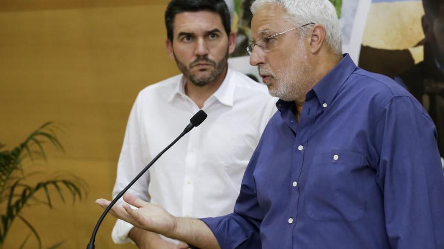 El consejero Luengo y Ruzafa hablan sobre el Mar Menor.