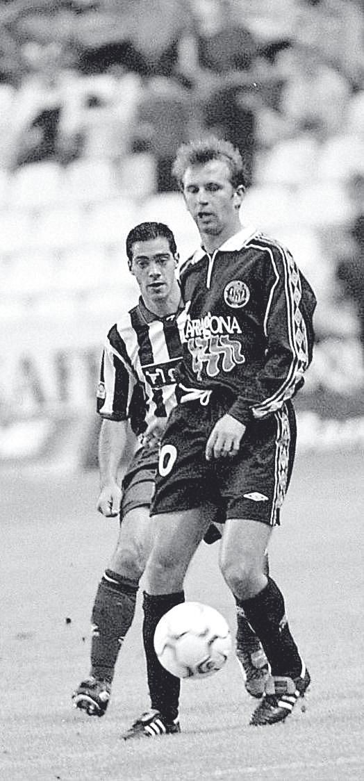 Javi Rico, ante David Pirri.
