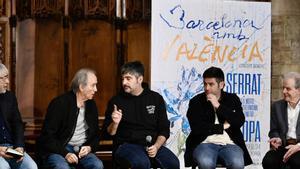 Estopa, David y José Muñoz, este martes en la presentación del concierto benéfico Barcelona amb València