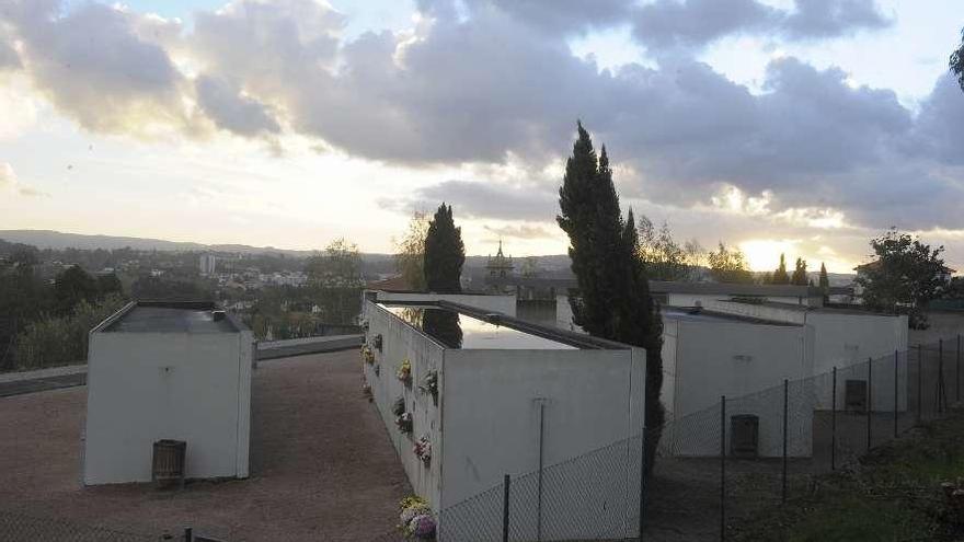 Imagen de archivo del cementerio nuevo de Dorneda, la ampliación, sobre un vertedero.