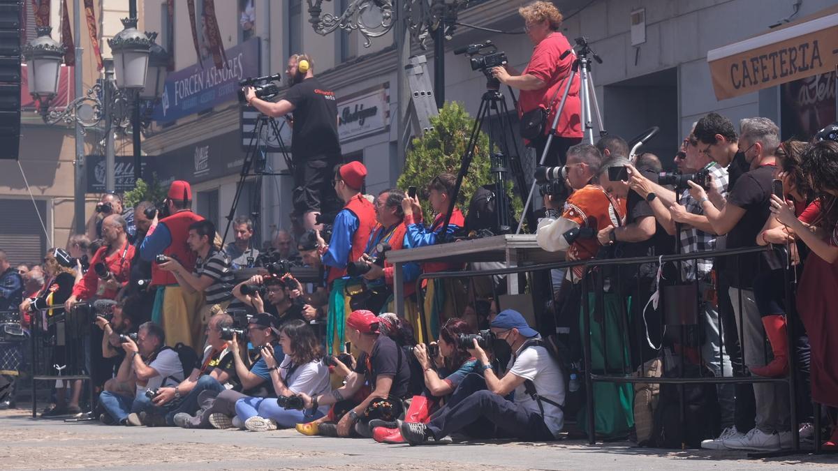 Más fotógrafos y cámaras que arcabuceros en la Estafeta.