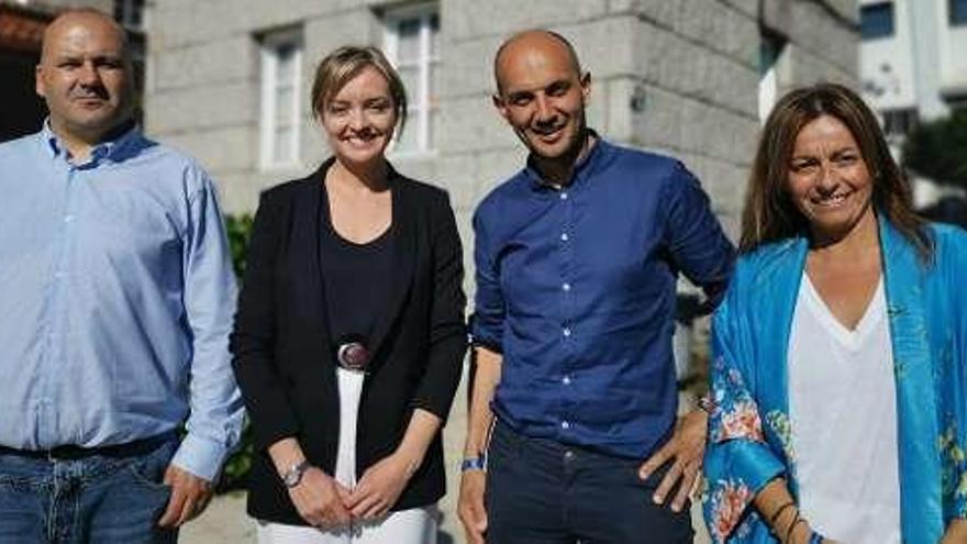 F. García y A. Lorenzo, junto a Abel Estévez y Carolina González. // D. P.