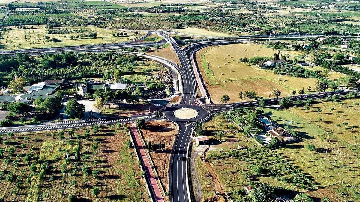 Lloseta: Auf die Inca-Autobahn (o.) führt jetzt über einen neuen Kreisverkehr eine eigene Auffahrt.