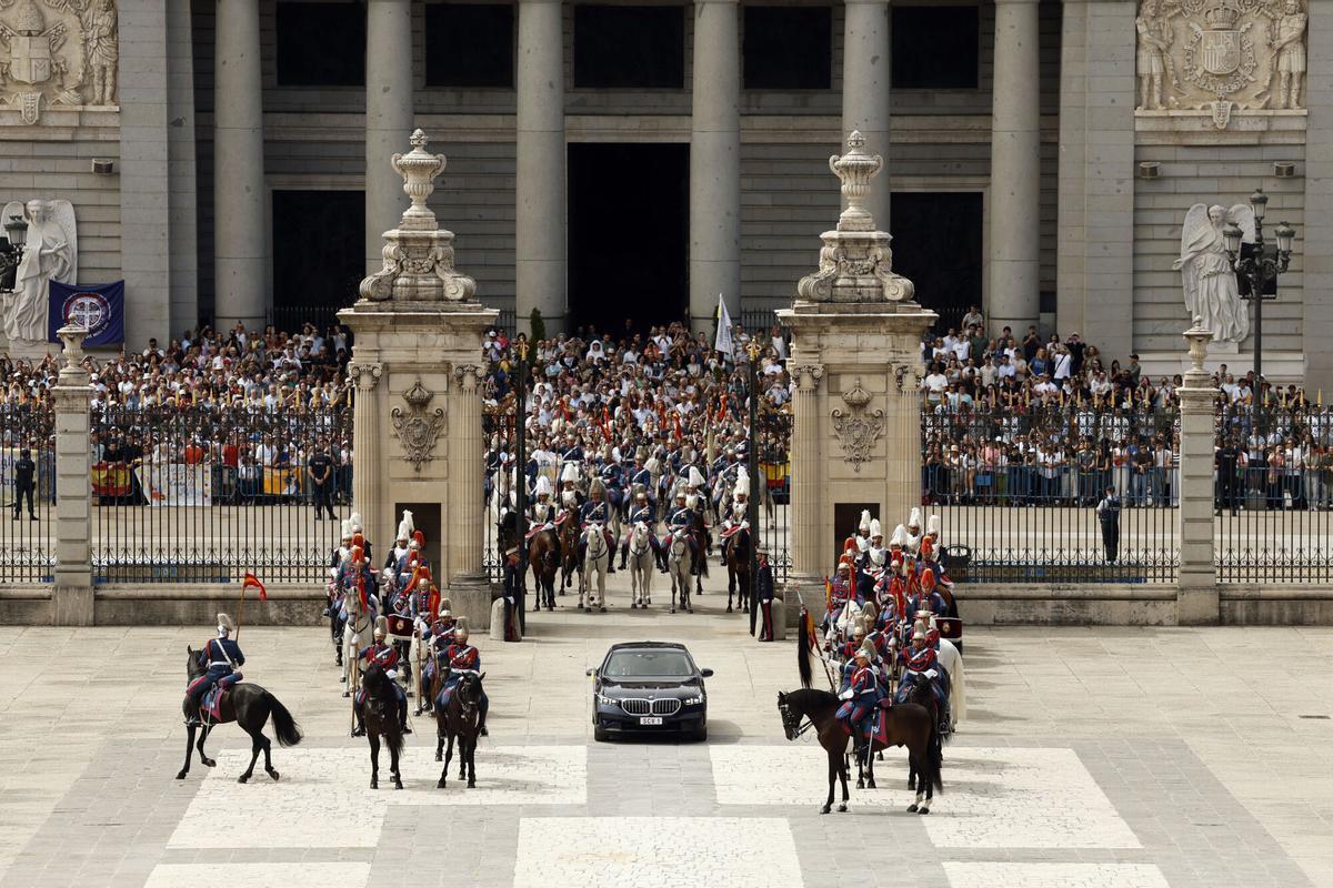 Elpapa León XIV a su llegada al Palacio Real, donde tiene lugar la ceremonia de bienvenida al Sumo Pontífice