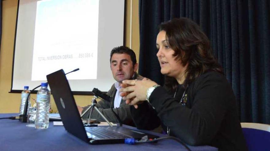 Por la derecha, Fernández Román y Blanco, ayer en el Ayuntamiento.