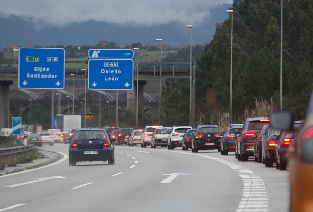 Un accidente en la Y causa retenciones kilométricas