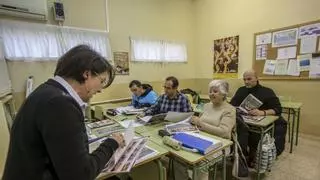 Más extranjeros y mayores en las aulas: el tirón de la formación adulta en Alicante
