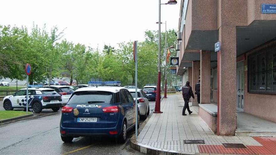 Exterior de las instalaciones de la Policía Nacional en Redondela. // FdV