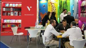 Estand de la editorial Vicens Vives en la feria Liber