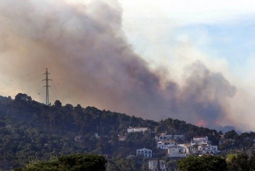 Incendi forestal a peu de les Gavarres