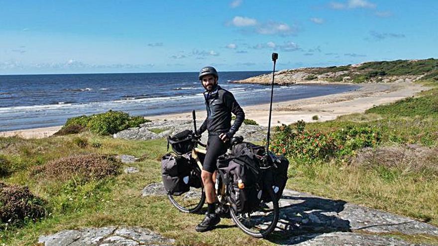 Creuar Europa de sud a nord en una bicicleta de bambú