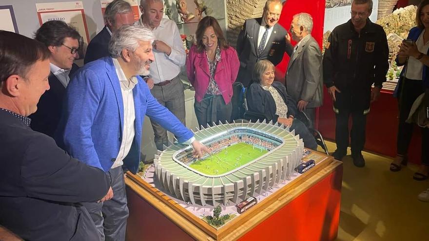 El Museo del Fuego celebra la Recopa del Real Zaragoza con una nueva maqueta que recrea el gol de Nayim