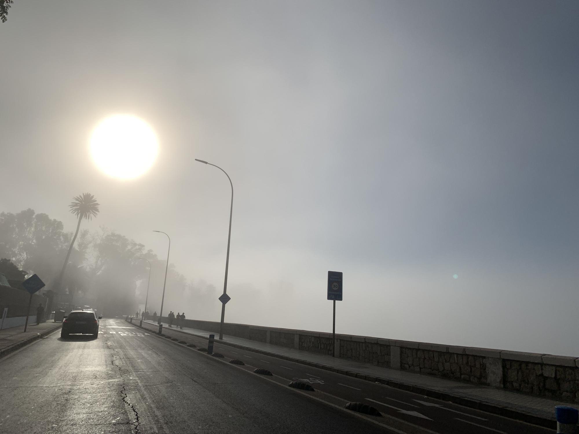 Málaga amanece cubierta de niebla
