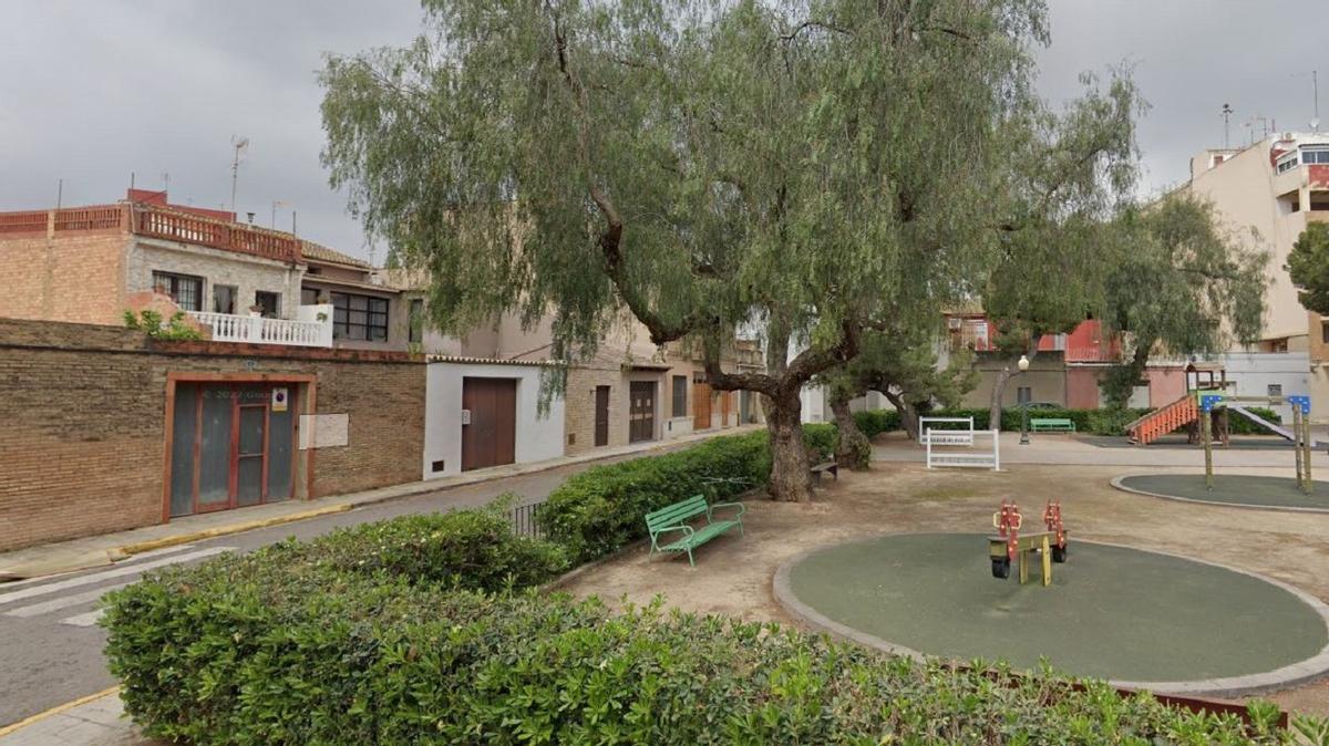 Plaza de España de Vinalesa donde fue agredido el oficial de la Policía Nacional fuera de servicio