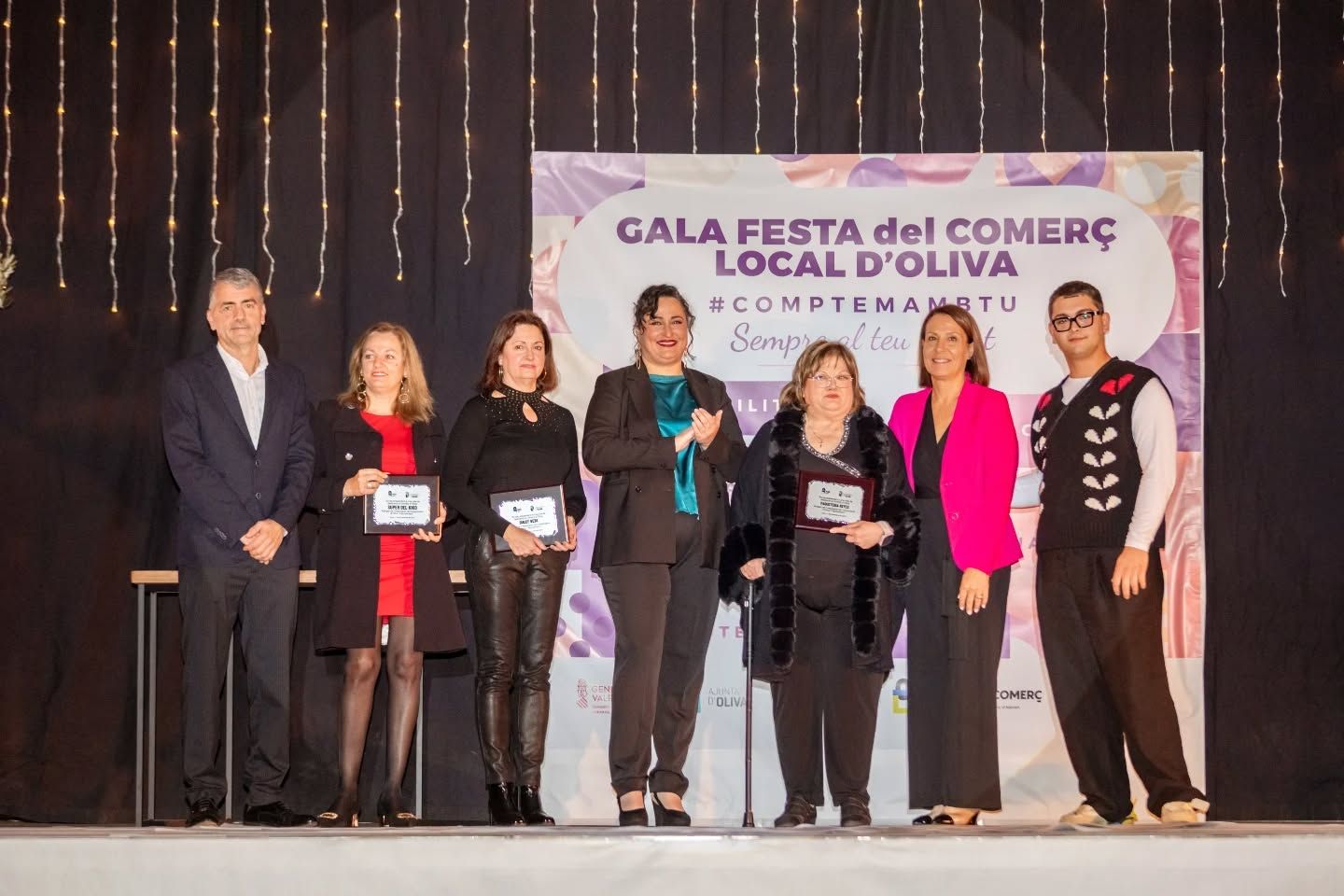 Reconocimiento a comercios que se jubilan.