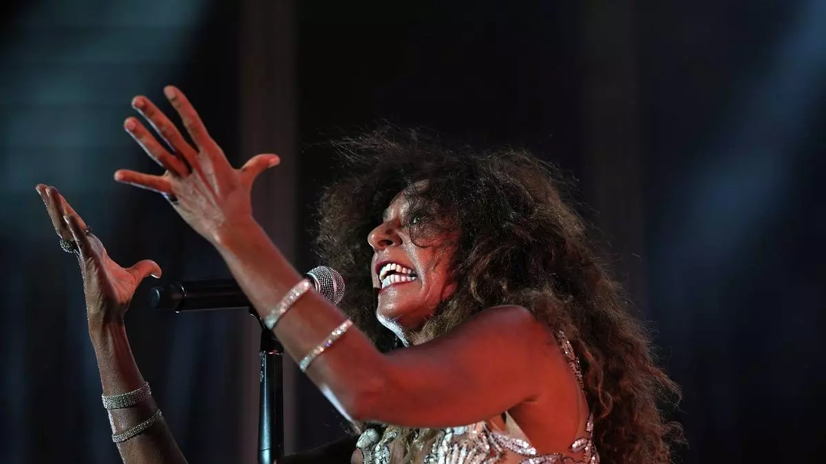 Rosario Flores llega a Córdoba con un torbellino de ritmo y emoción