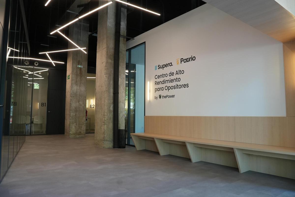 El nuevo centro de ThePower Education en Sevilla rompe con la imagen tradicional de una academia y apuesta por un espacio diáfano y flexible.